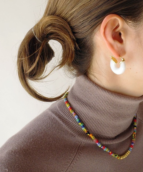 ANNI LU（アニールー）の「Cloudy Bay - White Shell Hoop /ピアス（ピアス（両耳用）・レディース・ゴールド・FREE）」の17枚目の写真