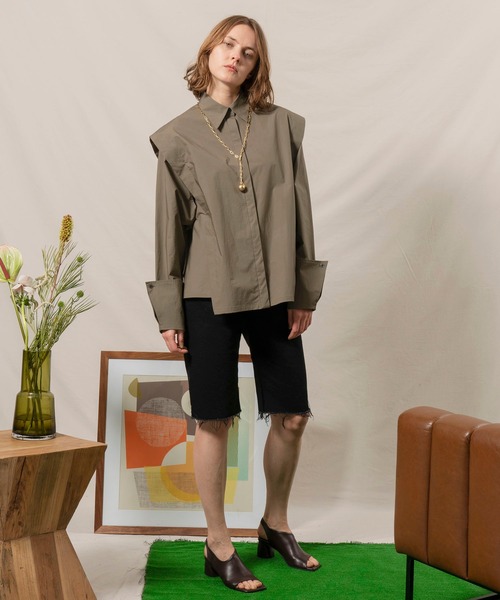 MAISON SPECIAL（メゾンスペシャル）の「2WAYスリーブパワーショルダーシャツ【MAISON SPECIAL/メゾンスペシャル】（シャツ/ブラウス・レディース・ホワイト/カーキ/ブルー・FREE）」の11枚目の写真