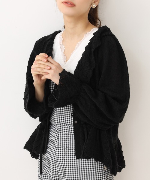 one after another NICE CLAUP（ワンアフターアナザーナイスクラップ）の「透かしニット衿付きカーディガン（カーディガン/ボレロ・レディース・ブラック/ベージュ/オフホワイト/ラベンダー・FREE）」の3枚目の写真
