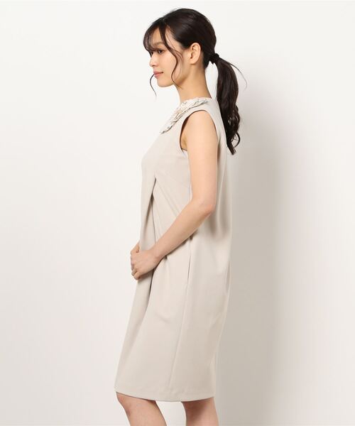 LANVIN en Bleu ビジュー付きノースリーブ ひざ丈ワンピース LANVIN en Bleu ビジュー付きノースリーブ ひざ丈ワンピース