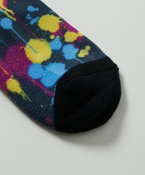 KATHARINE HAMNETT LONDON （キャサリンハムネットロンドン）の「KATHARINE HAMNETT LONDON/キャサリンハムネットロンドン Love Spray socks（ソックス/靴下・メンズ・チャコール/カーキ・FREE/25-27CM）」の8枚目の写真
