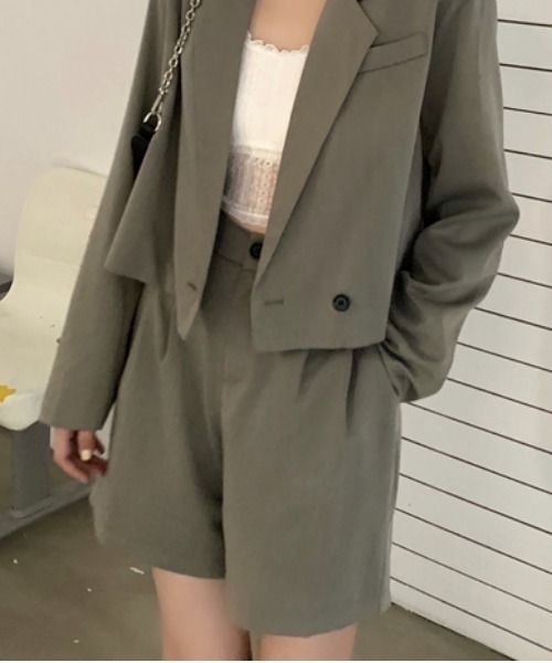 MANGROVE（マングローブ）の「【セットアップ対応】タック入りショートパンツ（その他パンツ・レディース・ブラック/カーキ系・FREE）」の11枚目の写真