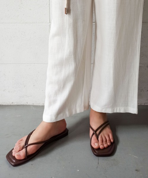 me+em select（ミームセレクト）の「ナローストラップトングサンダル（サンダル・レディース・ブラック/ブラウン/アイボリー・23/24/24.5/23.5）」の13枚目の写真