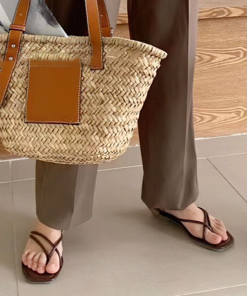 me+em select（ミームセレクト）の「ナローストラップトングサンダル（サンダル・レディース・ブラック/ブラウン/アイボリー・23/24/24.5/23.5）」の21枚目の写真