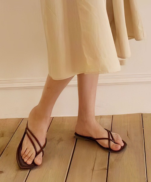 me+em select（ミームセレクト）の「ナローストラップトングサンダル（サンダル・レディース・ブラック/ブラウン/アイボリー・23/24/24.5/23.5）」の22枚目の写真