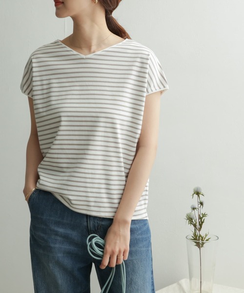 URBAN RESEARCH DOORS（アーバンリサーチドアーズ）の「リヨセルコットンVネックボーダー（Tシャツ/カットソー・レディース・ネイビー/グレー系その他/グリーン系その他・ONE）」の2枚目の写真