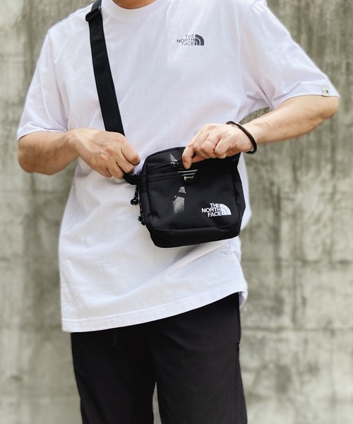 THE NORTH FACE(ザノースフェイス)の「THE NORTH FACE ザ・ノースフェイス/ スクエアミニショルダーバッグ SQUARE MINI BAG(ショルダーバッグ・メンズ・ブラック・FREE)」の4枚目の写真