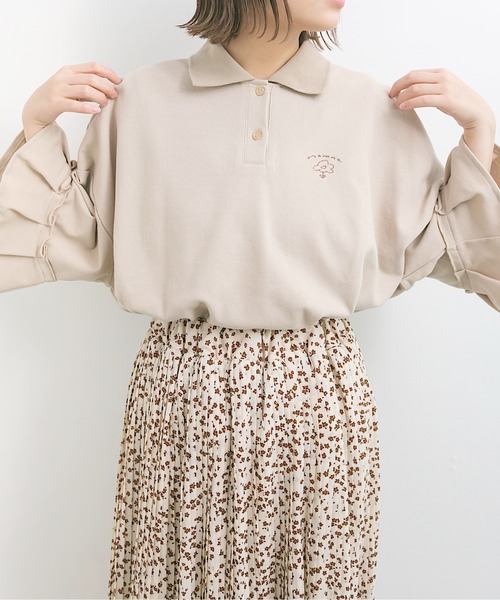 nemne store(ネンネストア)の「ぽかぽか陽気とリメイク風ソデフリルポロシャツ(ポロシャツ・レディース・ライトブルー/ベージュ/オフホワイト・フリー)」の2枚目の写真