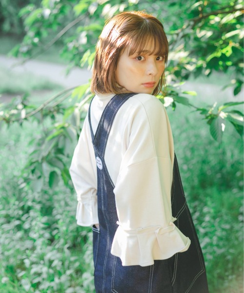 nemne store(ネンネストア)の「ぽかぽか陽気とリメイク風ソデフリルポロシャツ(ポロシャツ・レディース・ライトブルー/ベージュ/オフホワイト・フリー)」の7枚目の写真