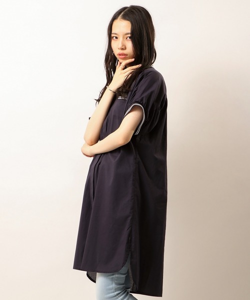 FUNALIVE(ファンアライブ)の「【Chumandor】ポロシャツ風前開シャツチュニック(チュニック・レディース・ベージュ/ネイビー/レンガ・L/M)」の2枚目の写真