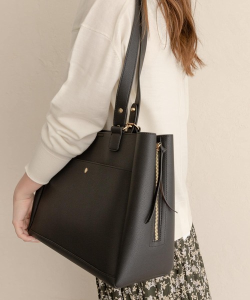 RODE SKO(ロデスコ)の「AINO サイドファスナー2WAYトート(トートバッグ・レディース・ベージュ/ネイビー/グレー/ブラック・ONE)」の13枚目の写真