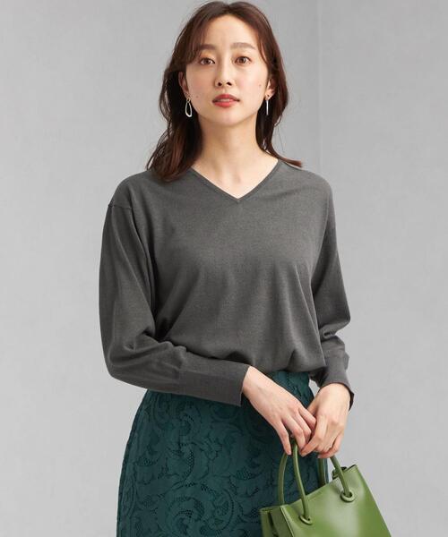 green label relaxing(グリーンレーベルリラクシング)の「テンジク シアー ラメ Vネック プルオーバー ニット -ウォッシャブル-(ニット/セーター・レディース・ダークグレー/ナチュラル・FREE)」の2枚目の写真