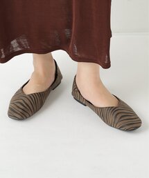 スクエアトゥスエードフラットシューズ