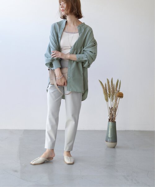 frames RAY CASSIN(フレームスレイカズン)の「【WEB限定】ボリュームスリーブピンタックチュニック(シャツ/ブラウス・レディース・ベージュ/オフホワイト/グリーン/スミクロ・FREE)」の22枚目の写真