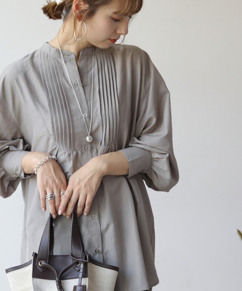 frames RAY CASSIN(フレームスレイカズン)の「【WEB限定】ボリュームスリーブピンタックチュニック(シャツ/ブラウス・レディース・ベージュ/オフホワイト/グリーン/スミクロ・FREE)」の3枚目の写真