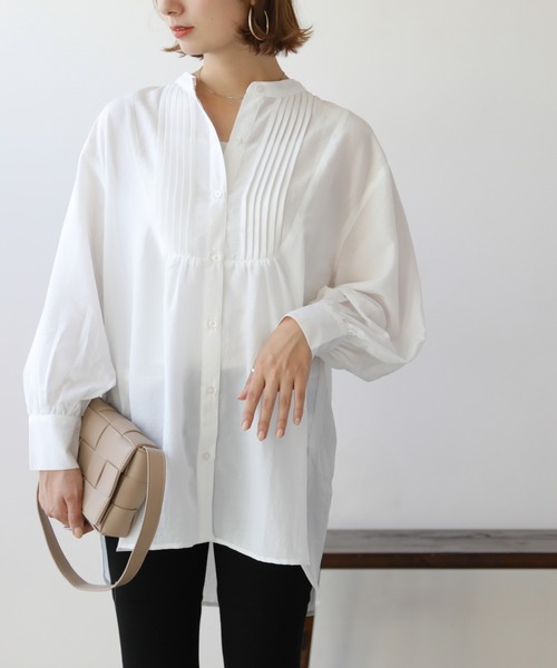 frames RAY CASSIN(フレームスレイカズン)の「【WEB限定】ボリュームスリーブピンタックチュニック(シャツ/ブラウス・レディース・ベージュ/オフホワイト/グリーン/スミクロ・FREE)」の1枚目の写真