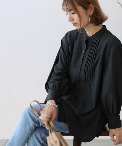 frames RAY CASSIN(フレームスレイカズン)の「【WEB限定】ボリュームスリーブピンタックチュニック(シャツ/ブラウス・レディース・ベージュ/オフホワイト/グリーン/スミクロ・FREE)」の2枚目の写真