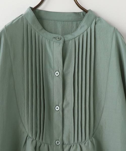 frames RAY CASSIN(フレームスレイカズン)の「【WEB限定】ボリュームスリーブピンタックチュニック(シャツ/ブラウス・レディース・ベージュ/オフホワイト/グリーン/スミクロ・FREE)」の16枚目の写真