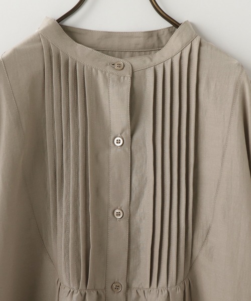 frames RAY CASSIN(フレームスレイカズン)の「【WEB限定】ボリュームスリーブピンタックチュニック(シャツ/ブラウス・レディース・ベージュ/オフホワイト/グリーン/スミクロ・FREE)」の20枚目の写真