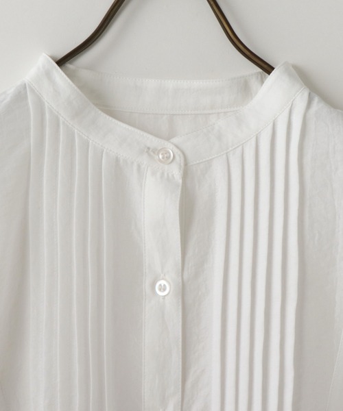 frames RAY CASSIN(フレームスレイカズン)の「【WEB限定】ボリュームスリーブピンタックチュニック(シャツ/ブラウス・レディース・ベージュ/オフホワイト/グリーン/スミクロ・FREE)」の8枚目の写真