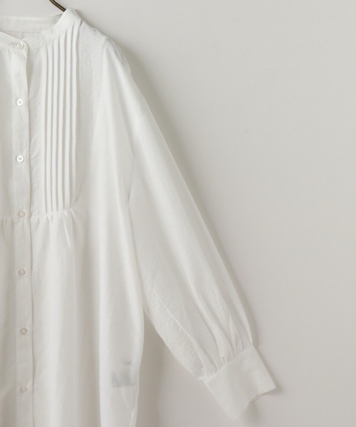 frames RAY CASSIN(フレームスレイカズン)の「【WEB限定】ボリュームスリーブピンタックチュニック(シャツ/ブラウス・レディース・ベージュ/オフホワイト/グリーン/スミクロ・FREE)」の6枚目の写真