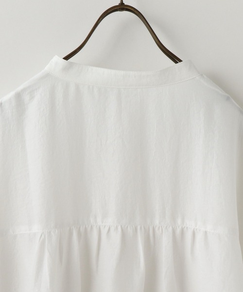 frames RAY CASSIN(フレームスレイカズン)の「【WEB限定】ボリュームスリーブピンタックチュニック(シャツ/ブラウス・レディース・ベージュ/オフホワイト/グリーン/スミクロ・FREE)」の13枚目の写真