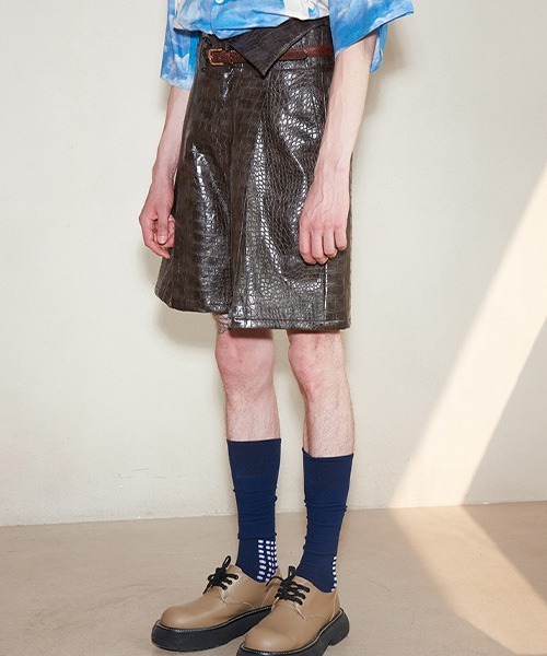 MIXSEVEN（ミックスセブン）の「アシンメトリーフェイククロコダイルレザーショーツ MX21S23【MIX SEVEN】（その他パンツ・メンズ・ダークブラウン・S/M/L）」の16枚目の写真