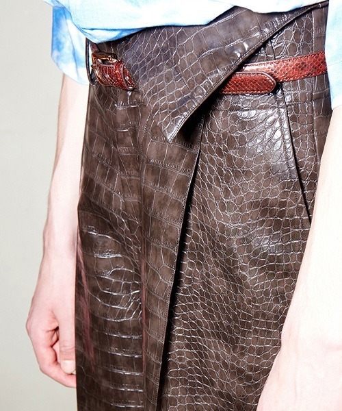 MIXSEVEN（ミックスセブン）の「アシンメトリーフェイククロコダイルレザーショーツ MX21S23【MIX SEVEN】（その他パンツ・メンズ・ダークブラウン・S/M/L）」の19枚目の写真