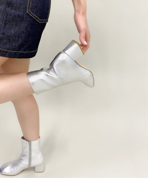 Charles Chaton（シャルルシャトン）の「CHARLES CHATON foil short boots（ブーツ・レディース・シルバー・38/36/37）」の2枚目の写真