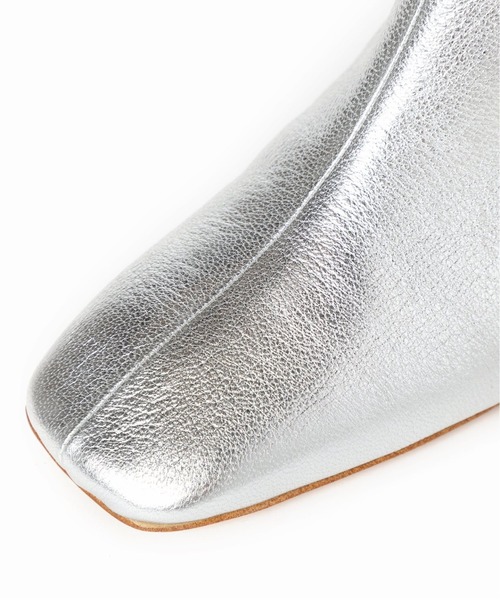 Charles Chaton（シャルルシャトン）の「CHARLES CHATON foil short boots（ブーツ・レディース・シルバー・38/36/37）」の3枚目の写真