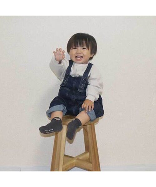 BREEZE（ブリーズ）の「WEB限定 ゆるサロペット（サロペット/オーバーオール・キッズ・ベージュ/チャコール/インディゴブルー・90/110/80/70/100/130/120）」の6枚目の写真