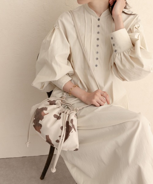 RODE SKO（ロデスコ）の「リバーシブルキンチャクバッグ（ハンドバッグ・レディース・ブラック/ブラウン/アイボリー・ONE）」の2枚目の写真