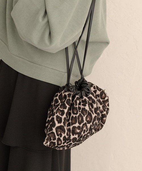 RODE SKO（ロデスコ）の「リバーシブルキンチャクバッグ（ハンドバッグ・レディース・ブラック/ブラウン/アイボリー・ONE）」の4枚目の写真