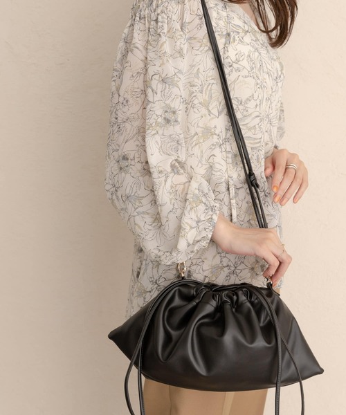 RODE SKO（ロデスコ）の「リバーシブルキンチャクバッグ（ハンドバッグ・レディース・ブラック/ブラウン/アイボリー・ONE）」の8枚目の写真