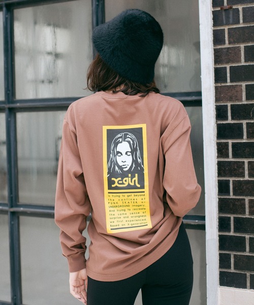 X-girl(エックスガール)の「WORDS FACE L/S TEE(Tシャツ/カットソー・レディース・ホワイト/ライトブルー/ブラック/ブラウン・SMALL/MEDIUM/LARGE/X-LARGE)」の1枚目の写真