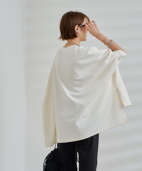 DouDou(ドゥドゥ)の「【WEB限定】ポンチョプルオーバー(Tシャツ/カットソー・レディース・ブラック/オフホワイト/キャメル・FREE)」の5枚目の写真