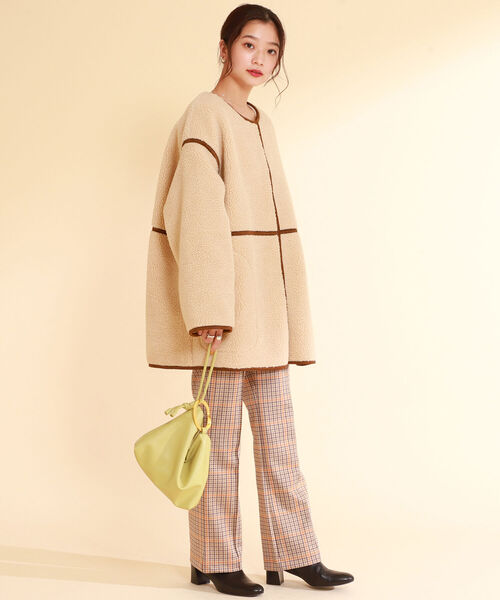 Ray BEAMS（レイビームス）の「Ray BEAMS / ボア パイピング ノーカラー ブルゾン（ノーカラージャケット・レディース・ベージュ/オフホワイト・1/0）」の17枚目の写真