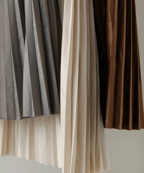 Bou Jeloud（ブージュルード）の「起毛プリーツロングスカート（スカート・レディース・グレー/オフホワイト/キャメル・38）」の17枚目の写真