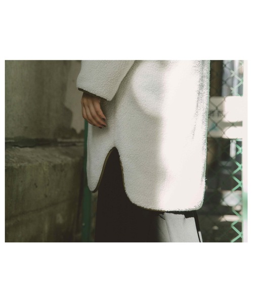Slyde(スライド)の「【Slyde】REVERSIBLE LONG COAT(ノーカラーコート・レディース・ベージュ/オリーブ・SMALL/MEDIUM)」の11枚目の写真