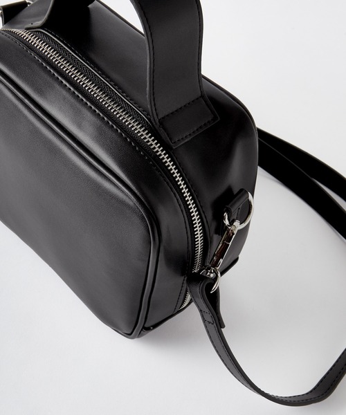 forksy.(フォルクシー)の「【forksy.】スクエアショルダーバッグ スムースPUレザー&キャンバスPUレザーコンビ(ボストンバッグ・レディース・ホワイト/ブラック/ダークブラウン/ライトイエロー/ケリーグリーン/ブラック系その他・FREE)」の15枚目の写真