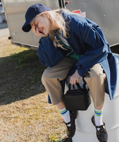 forksy.(フォルクシー)の「【forksy.】スクエアショルダーバッグ スムースPUレザー&キャンバスPUレザーコンビ(ボストンバッグ・レディース・ホワイト/ブラック/ダークブラウン/ライトイエロー/ケリーグリーン/ブラック系その他・FREE)」の20枚目の写真