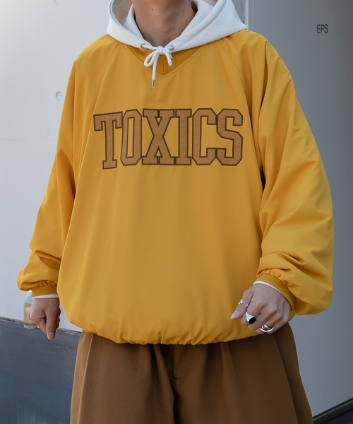 kutir(クティール)の「TOXICSカレッジプルオーバー(パーカー・メンズ・ブラック/イエロー/グリーン・MEDIUM/LARGE)」の1枚目の写真