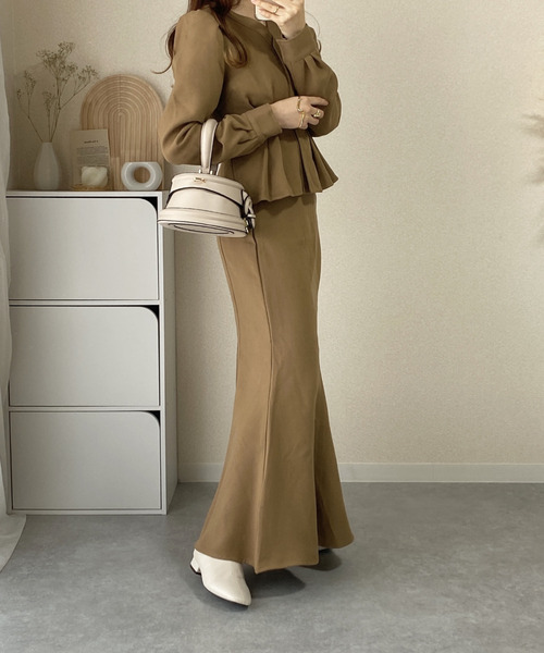 ABITOKYO（アビトーキョー）の「Vあきタック入りブラウス＋マーメイド