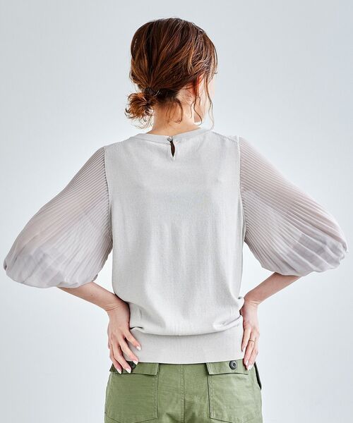 le.coeur blanc（ルクールブラン）の「シフォンプリーツニット（ニット/セーター・レディース・グレイッシュベージュ/ブルー/ブラック・38）」の6枚目の写真