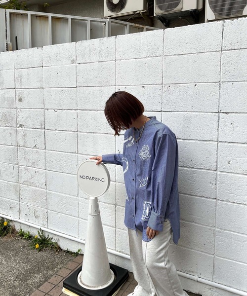 JUGLANS(ユグランス)の「☆ 【CHIGNON】10annivプリントシャツ 1621-055,1621-056(シャツ/ブラウス・レディース・ホワイト/ブルー・FREE)」の1枚目の写真