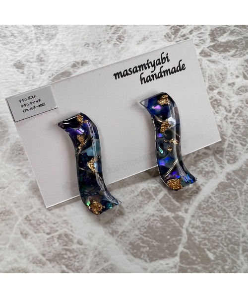 tone(トーン)の「【masamiyabi】シェルのかけらピアス(MA)(ピアス(両耳用)・レディース・ベージュ/グレー/エメラルド/その他2/その他・FREE)」の4枚目の写真