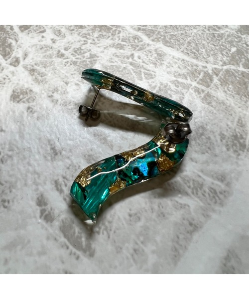 tone(トーン)の「【masamiyabi】シェルのかけらピアス(MA)(ピアス(両耳用)・レディース・ベージュ/グレー/エメラルド/その他2/その他・FREE)」の9枚目の写真