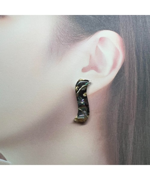 tone(トーン)の「【masamiyabi】シェルのかけらピアス(MA)(ピアス(両耳用)・レディース・ベージュ/グレー/エメラルド/その他2/その他・FREE)」の7枚目の写真