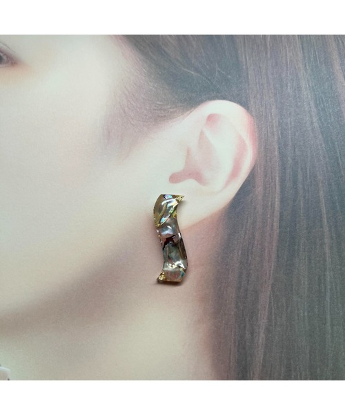 tone(トーン)の「【masamiyabi】シェルのかけらピアス(MA)(ピアス(両耳用)・レディース・ベージュ/グレー/エメラルド/その他2/その他・FREE)」の6枚目の写真