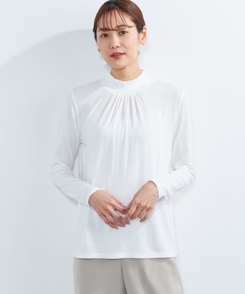 A/C DESIGN BY ALPHA CUBIC（エーシーデザインバイアルファキュービック）の「シャーリングハイネックカットソー（Tシャツ/カットソー・レディース・ライトグレー/オフホワイト/グリーン/ラベンダー・L/M）」の2枚目の写真